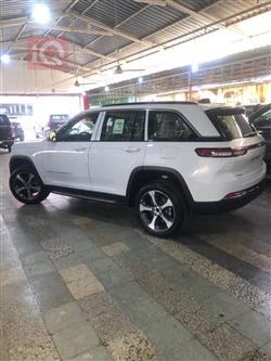 جیپ گراند شیرۆکی